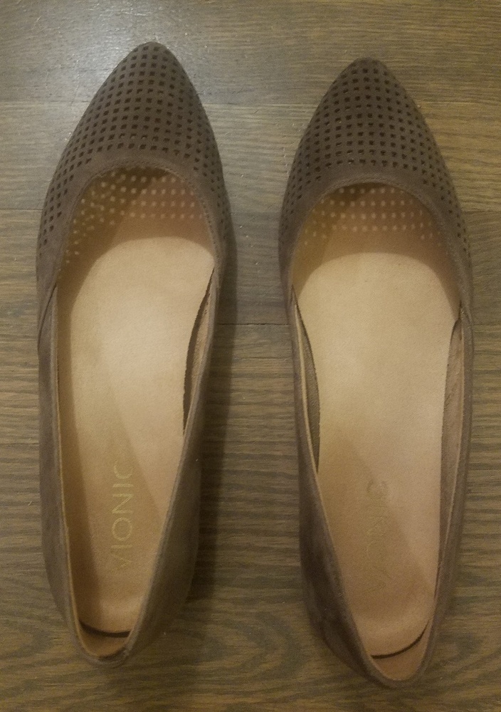 Vionic suede flats